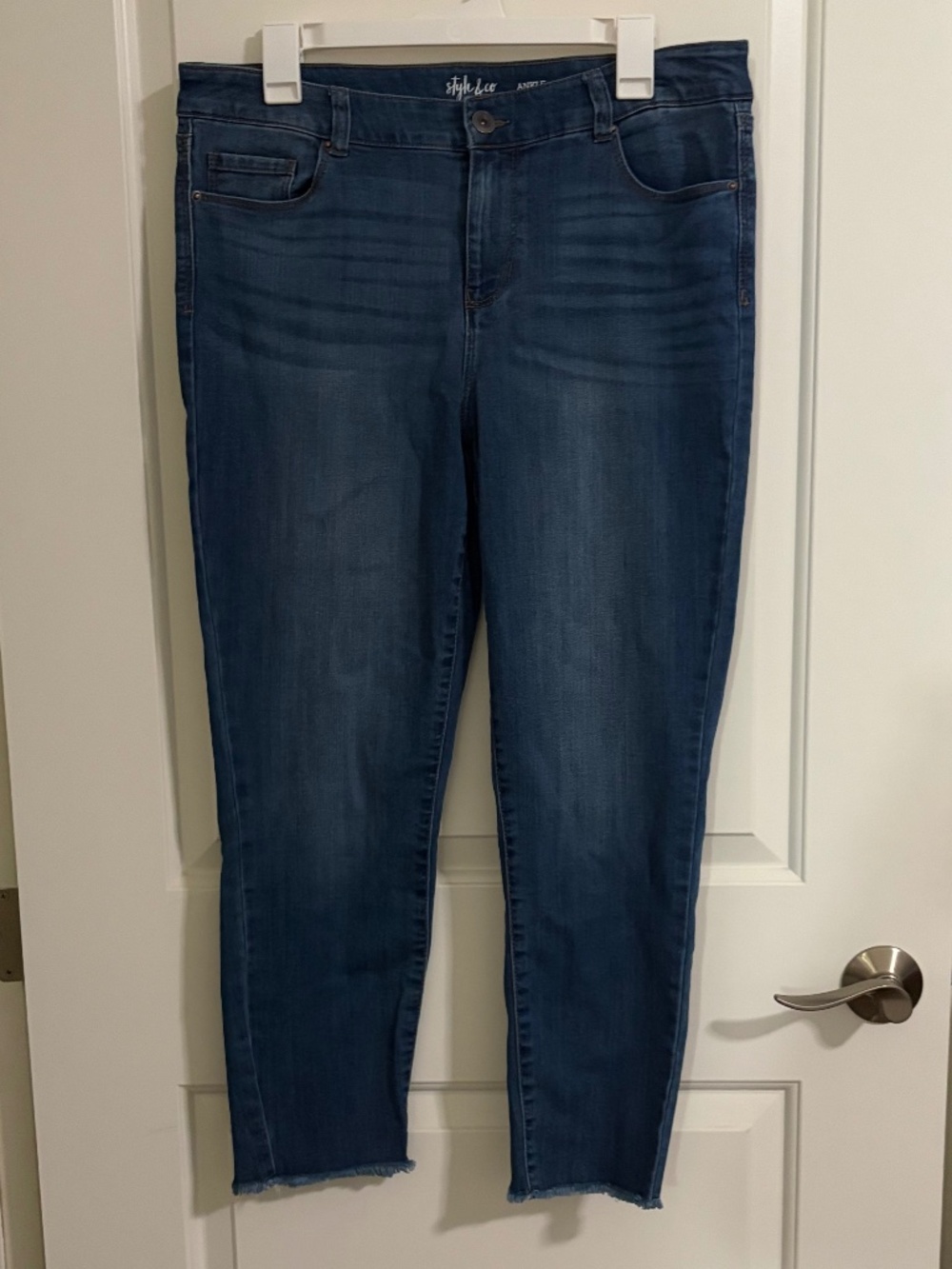 Style & Co Ankle Jeans w/ Fray